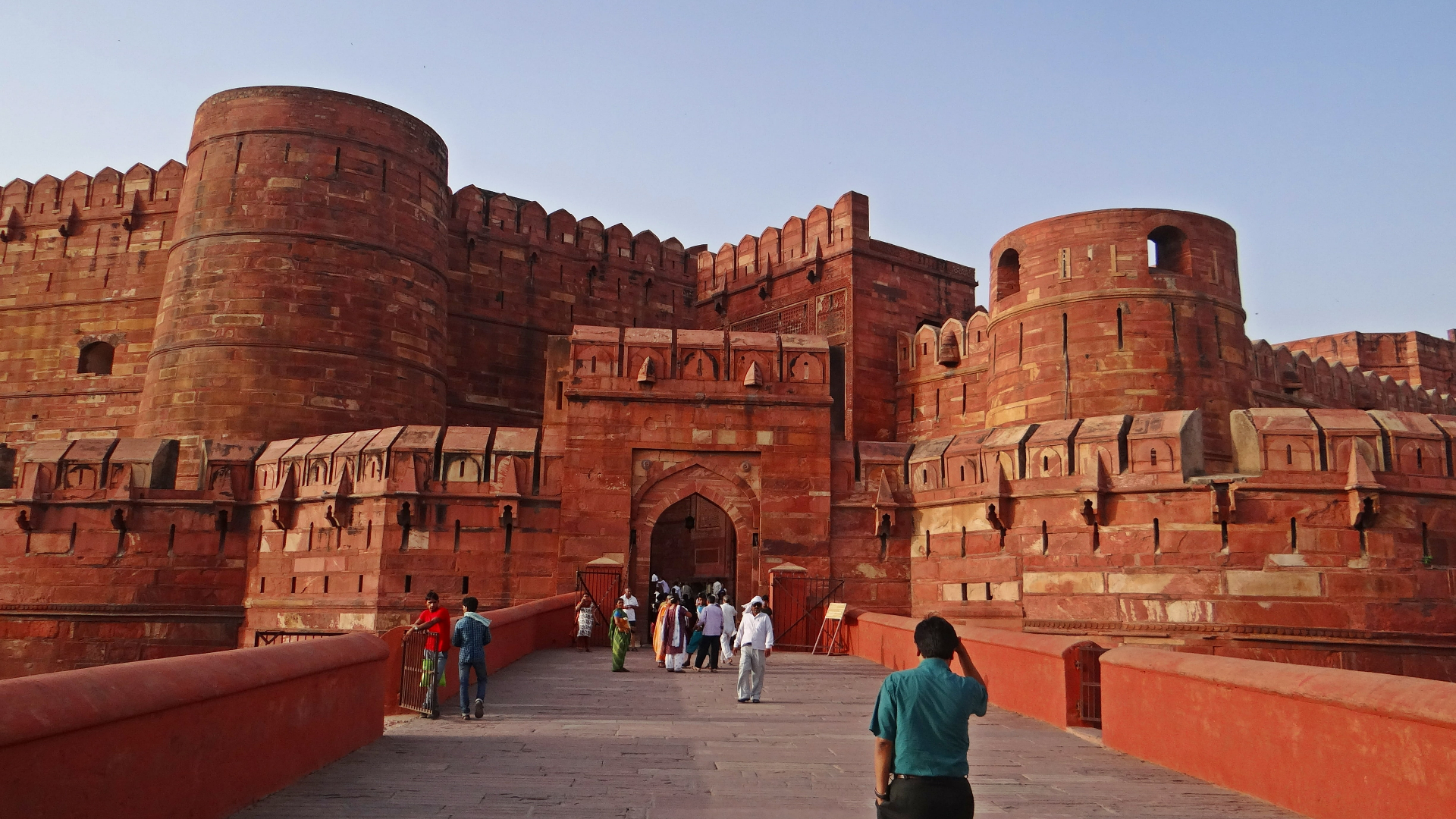 Tur privat de o zi la Taj Mahal și Fortul Agra cu trenul, din Delhi by Perfect Tour