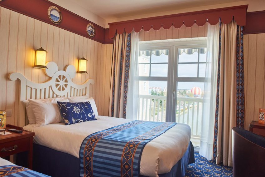 Craciun magic la Disneyland Paris - Disney\'s Newport Bay Club® 4* by Perfect Tour