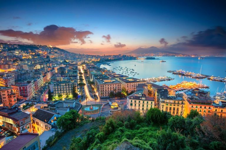 Descopera destinatii noi cu Air France: bilet avion Bucuresti - Napoli