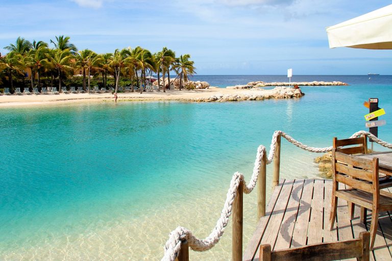 Oferta de la KLM: bilet avion Bucuresti - Curacao