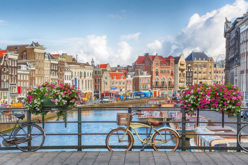 Oferta speciala de la Tarom: bilet avion Bucuresti - Amsterdam
