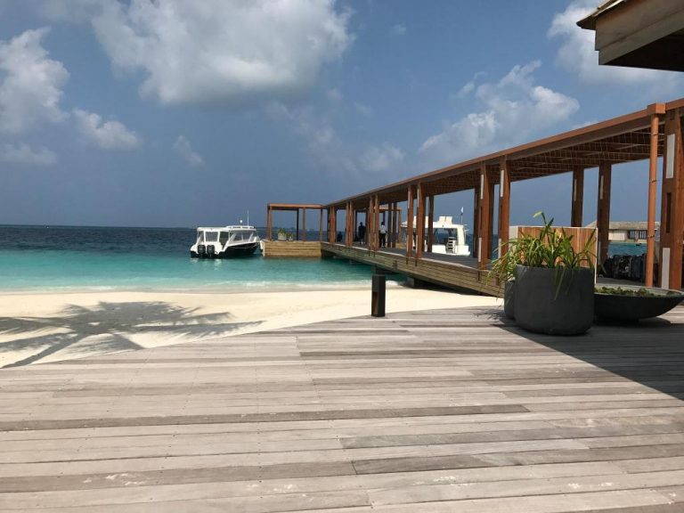 Luna de miere in Maldive - Kuredu Island Resort & Sangu Water Villas 4* by Perfect Tour