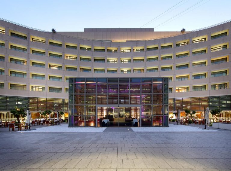 City Break la Barcelona - Eurostars Grand Marina Hotel 5*