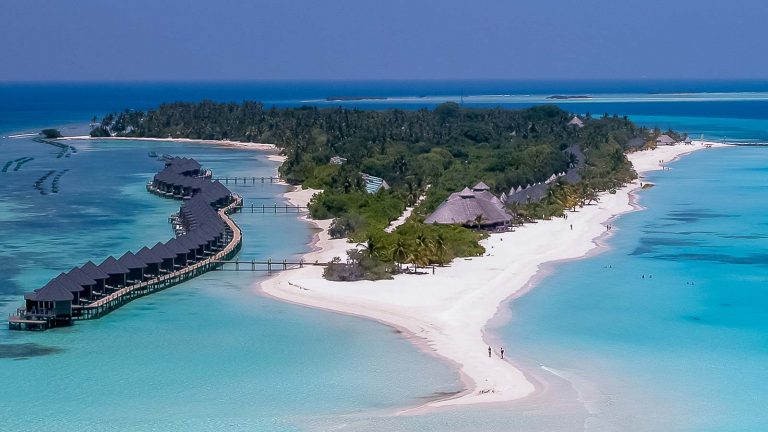 Luna de miere in Maldive - Kuredu Island Resort & Sangu Water Villas 4*