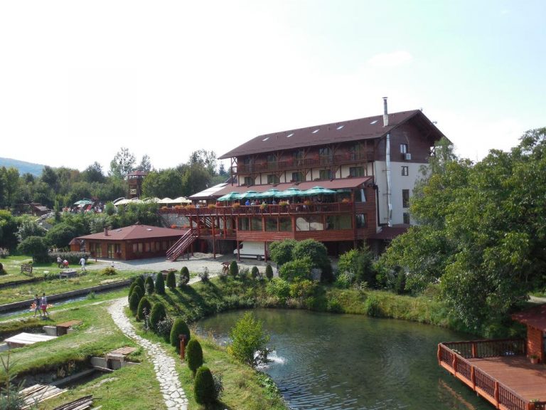Craciun la Pastravaria Albota 4*