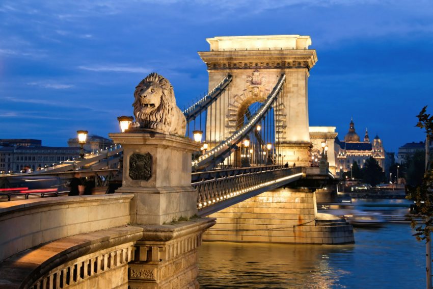 Oferta speciala de la Tarom: bilet avion Bucuresti - Budapesta