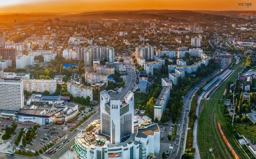 Oferta speciala de la Tarom: bilet avion Bucuresti - Chisinau