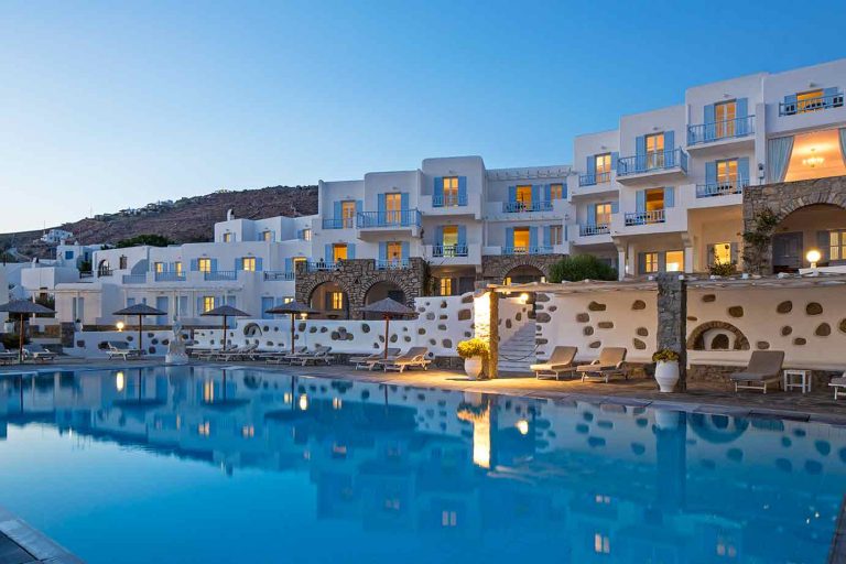 Manoula's Beach Mykonos Resort 4*