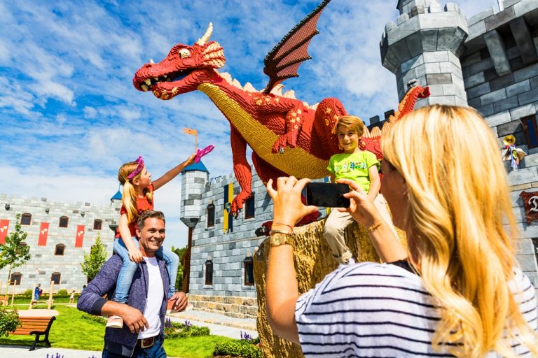 LEGOLAND® Knight, King & Dragon Castle 4*