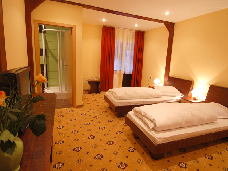 Revelion la Hotel Cabana Vanatorilor 3*, Predeal by Perfect Tour - 4 | YEO
