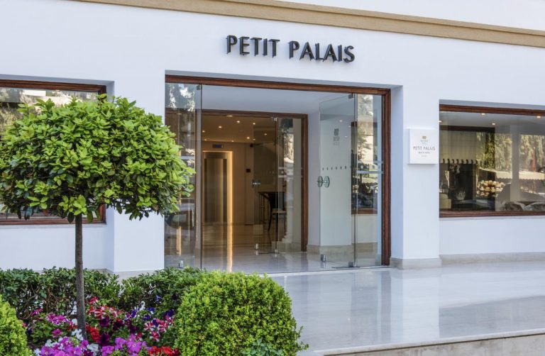 Mitsis Petit Palais Beach Hotel 4*