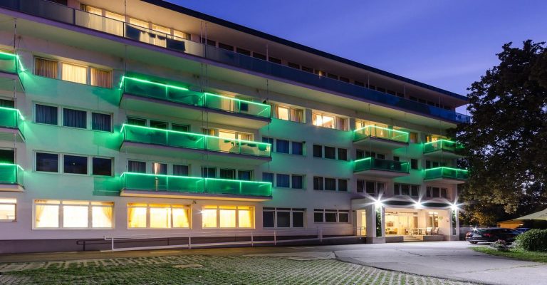 Baile termale din Ungaria - Aurum Family Hotel 4*, Hajduszoboszlo