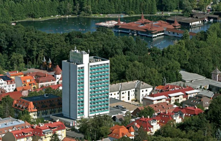 Hunguest Hotel Panorama 3*