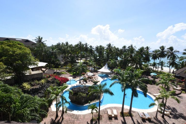 Diani Reef Beach Resort & Spa 4*