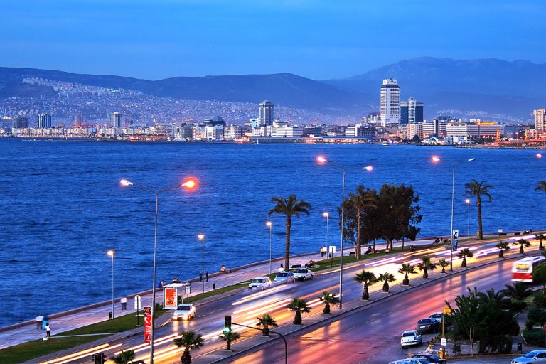 Tarif special de la Turkish Airlines: bilet avion Bucuresti - Izmir