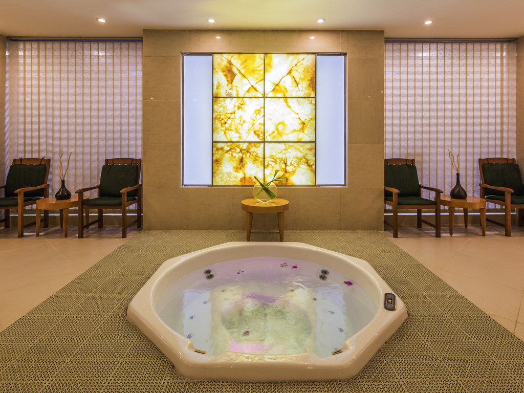 Swissôtel Al Murooj Dubai 5*