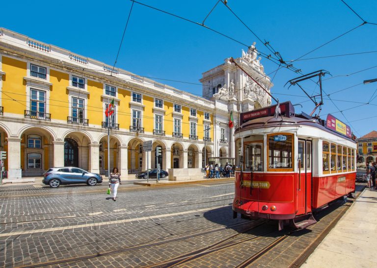 Portugalia - Emotia muzicii Fado in tara coloratelor Azulejos (circuit 8 zile / 7 nopti)