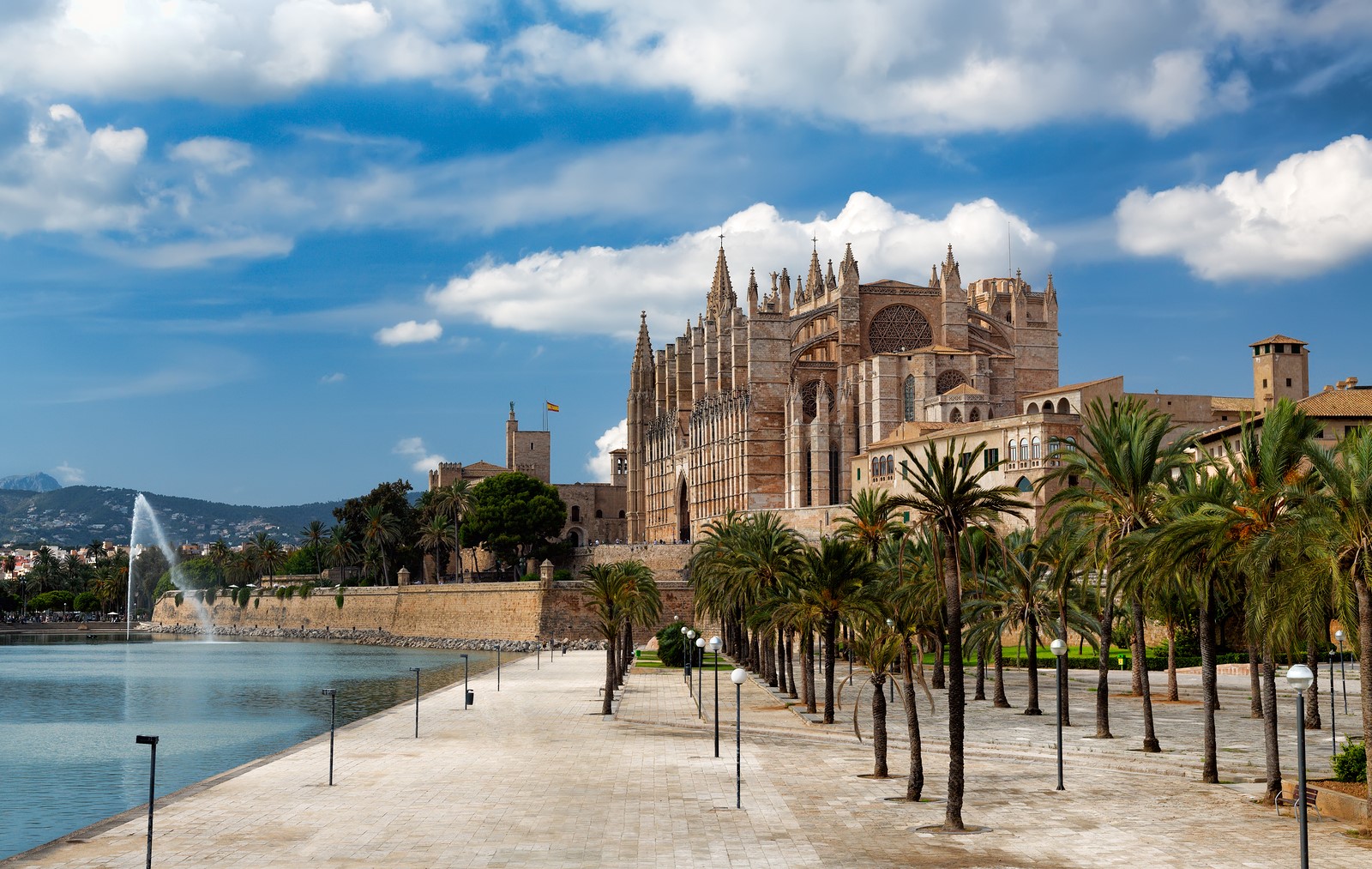 Oferta speciala de la Austrian: bilet avion Bucuresti - Palma de Mallorca by Perfect Tour