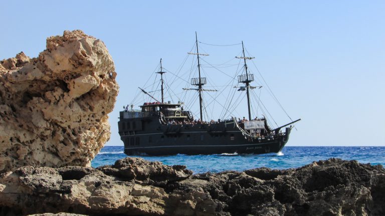Black Pearl Pirate Ship - Croazieră de o zi  cu prânz - plecare din portul Ayia Napa