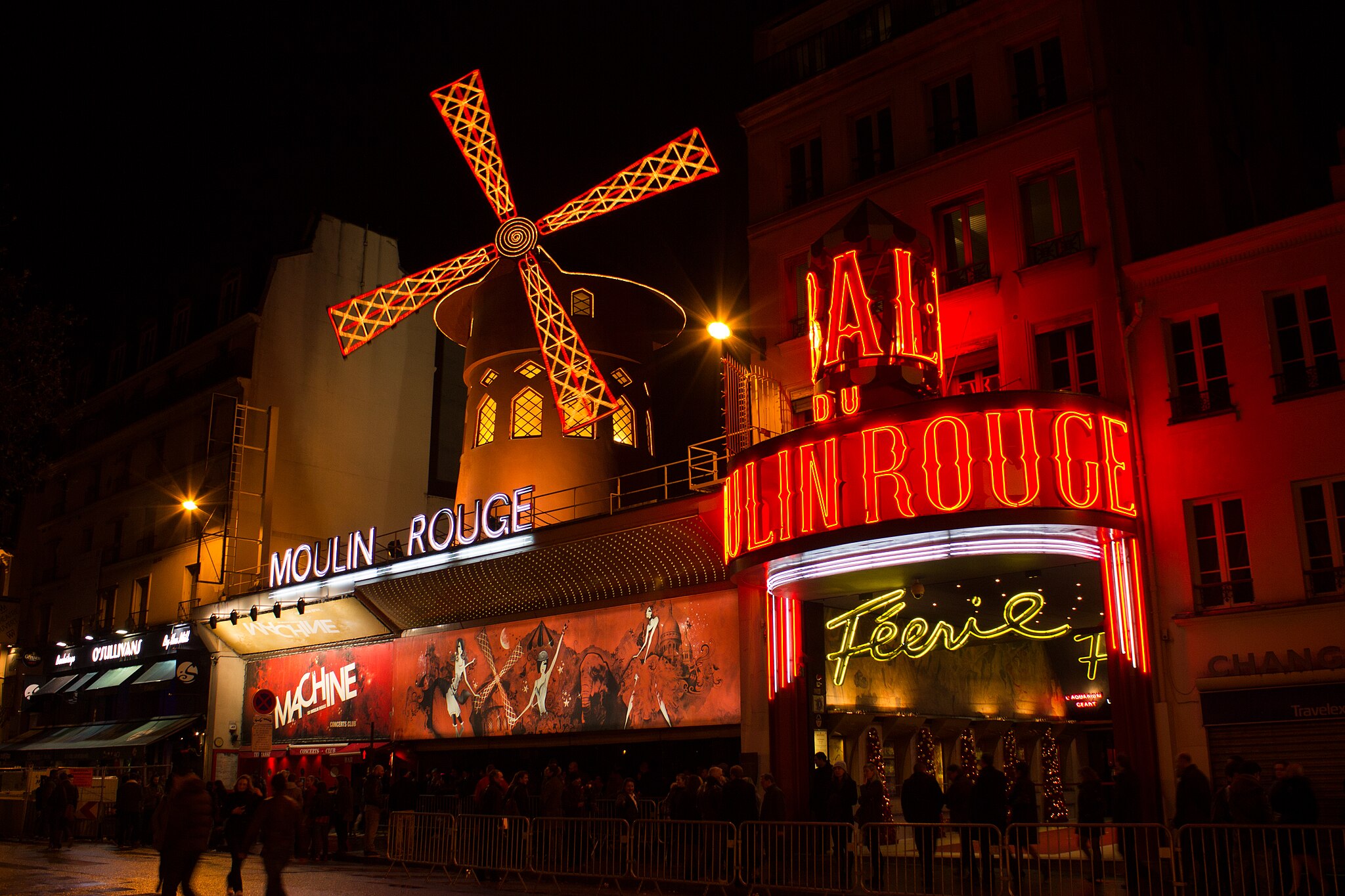 Cina in Turnul Eiffel, excursie cu barca si spectacol Moulin Rouge by Perfect Tour