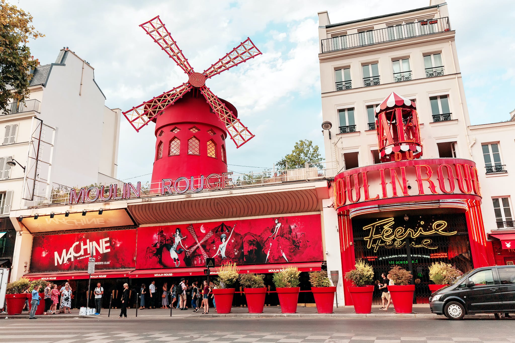 Cina in Turnul Eiffel, excursie cu barca si spectacol Moulin Rouge imaginea 2