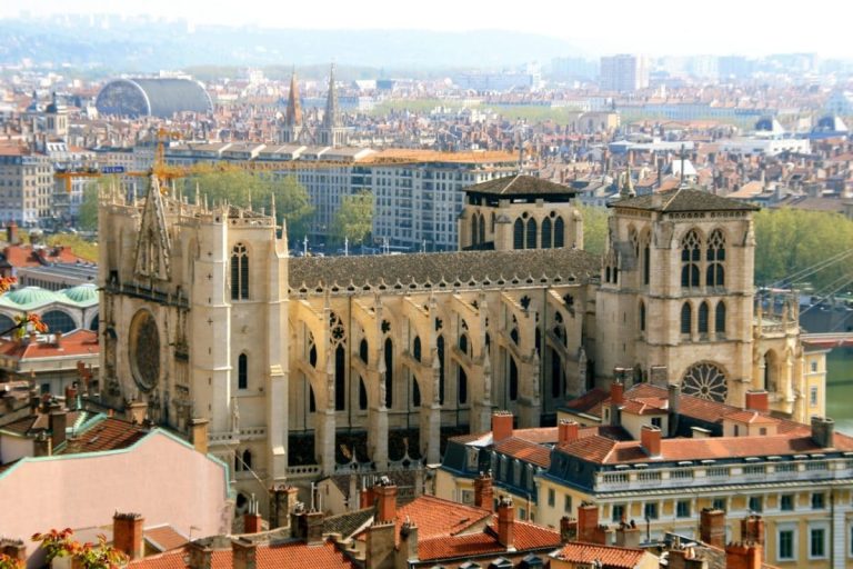 Oferta speciala de la Air France: bilet avion Bucuresti - Lyon