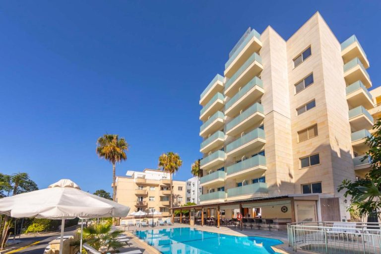 Kapetanios Limassol Hotel 3*