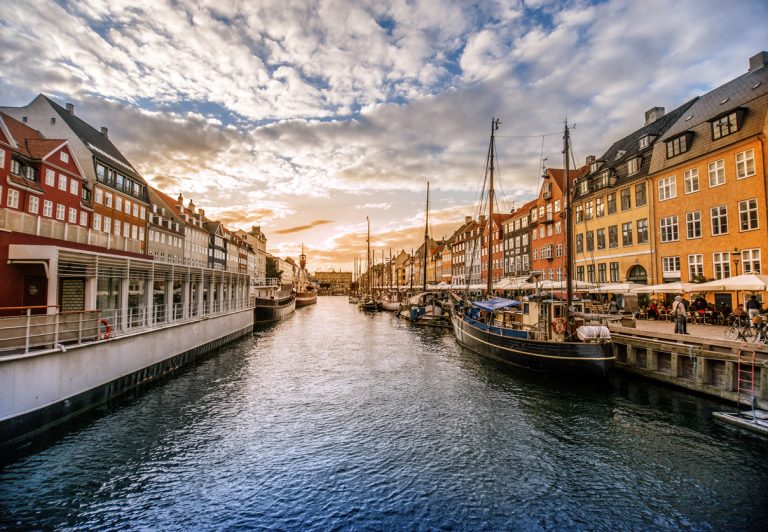 Oferta de la KLM: bilet avion Bucuresti - Copenhaga