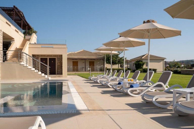 Niriides Luxury Villas 4*