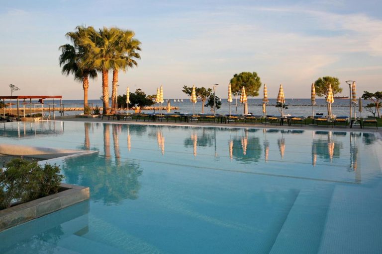 Crowne Plaza Limassol, an IHG Hotel 4*