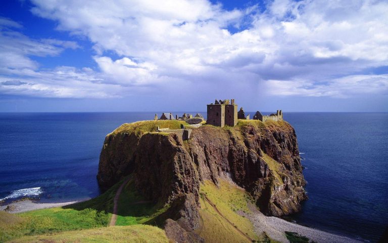 Circuit Castelele Scoției și Insulele Hebride - Small Group (11 zile / 10 nopți)