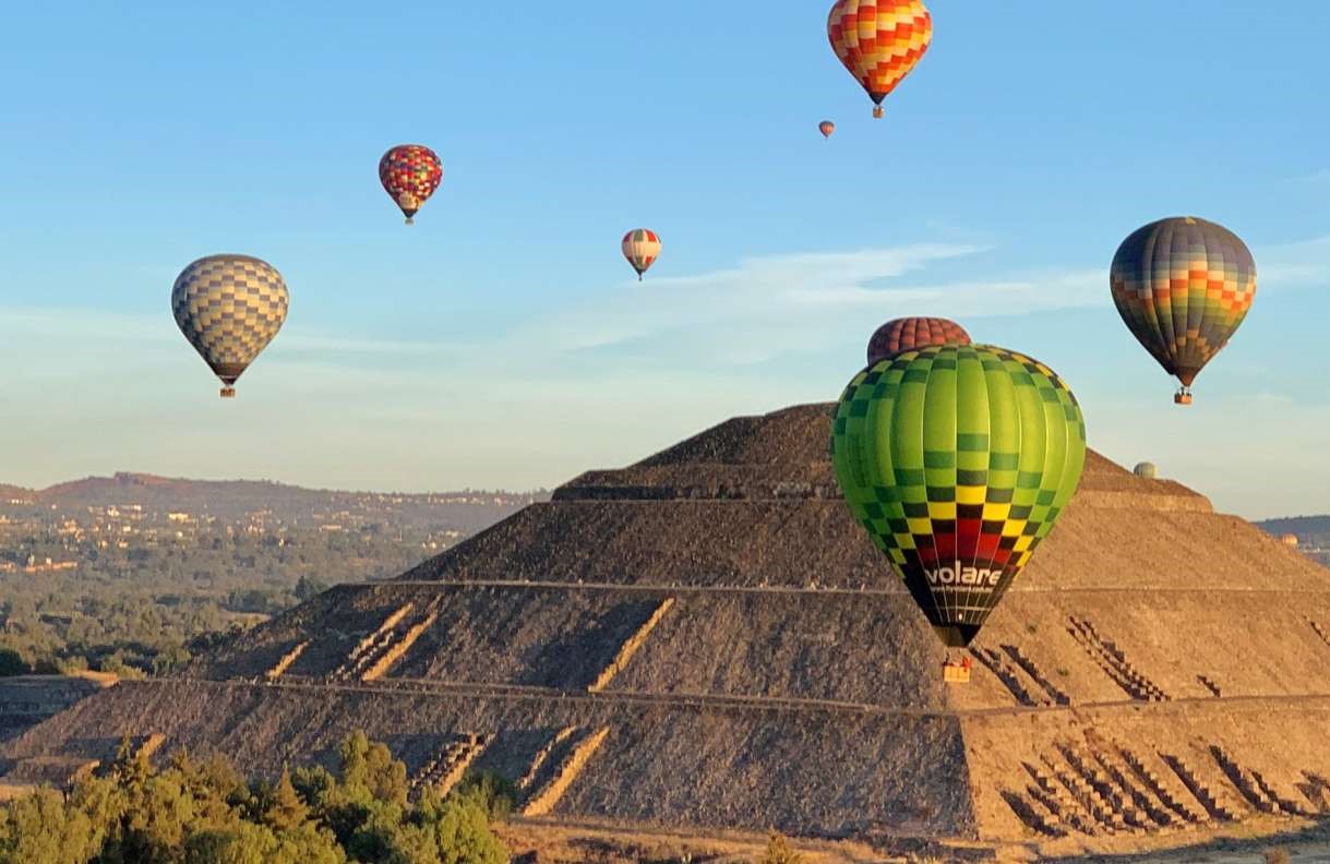 Plimbare cu balonul cu aer cald la piramidele din Teotihuacan by Perfect Tour