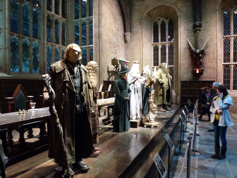 Warner Bros. Studio Tour London, The Making of Harry Potter (transfer cu autocar de lux)