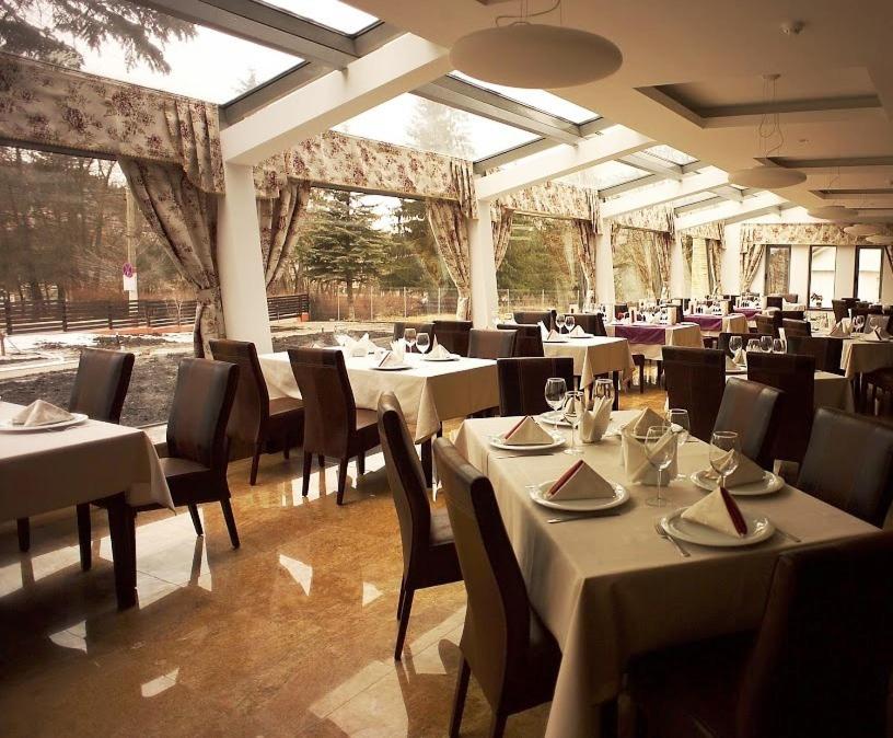 Revelion la Predeal - Hotel Carpati 3* imaginea 3