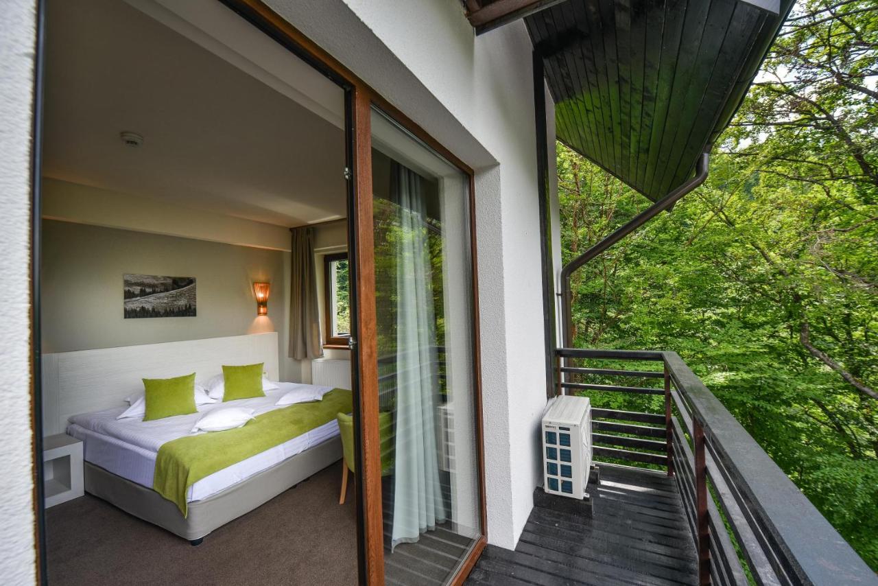 Sarbatori Pascale pe Transfagarasan - Posada Vidraru Hotel 4* by Perfect Tour - 2 | YEO
