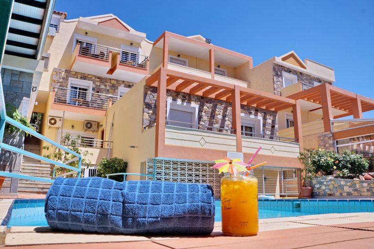 Vicky Hotel and Studios 3*