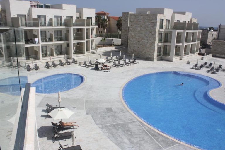 Amphora Hotel & Suites 4*