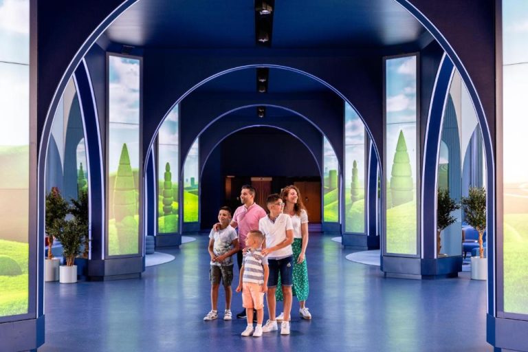 Halloween la Disneyland Paris - Grand Magic Hotel 4*
