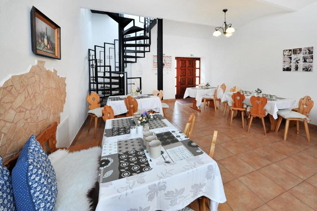 La ski in Slovacia - Pension Villa Kunerad 3* by Perfect Tour - 4 | YEO