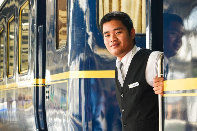 The Blue Jasmine - O călătorie atemporală cu trenul prin Thailanda