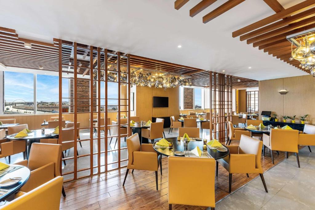 V Hotel Dubai, Curio Collection by Hilton 5* by Perfect Tour - 1 | YEO