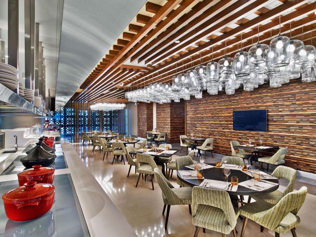 V Hotel Dubai, Curio Collection by Hilton 5* by Perfect Tour - 2 | YEO