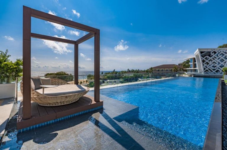 Crimson Resort and Spa Boracay 5*